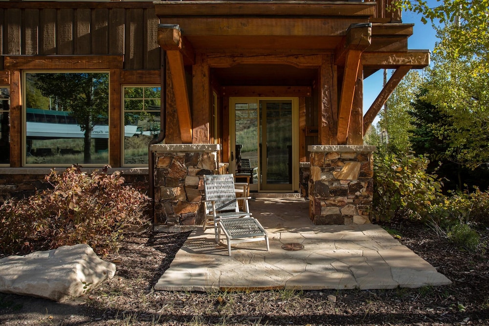 Grand Lodge - Four Bedroom #306 - Ski-in/ski-out 4 Condo