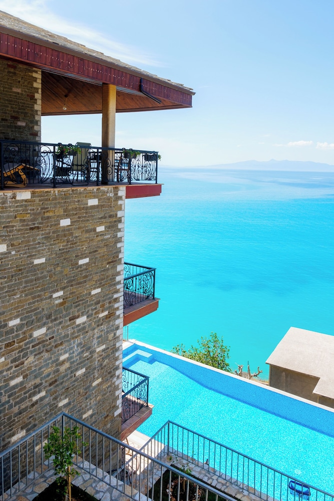 Kshira Oasis - Luxury 7-Bedroom Vila