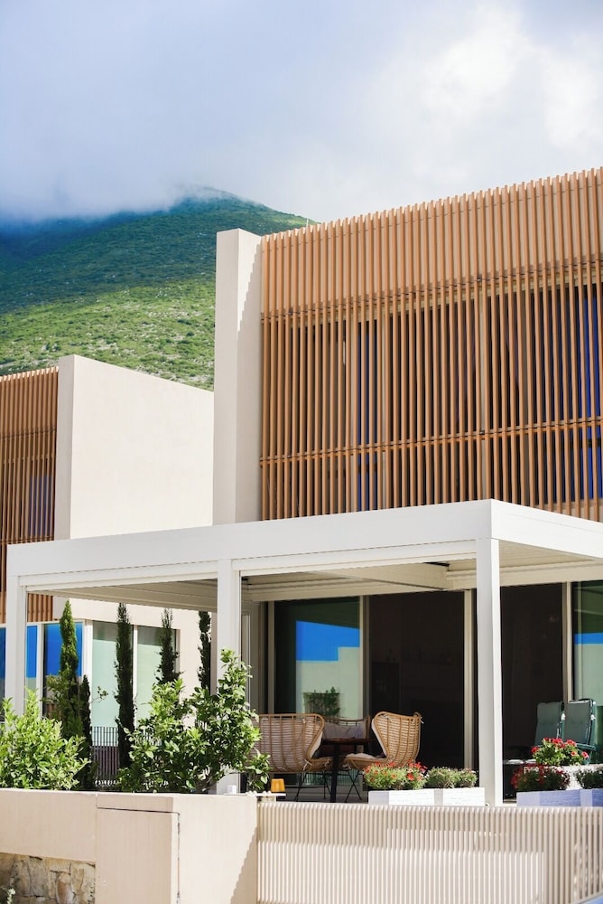 Whisky Green Coast Hotel & Apartments