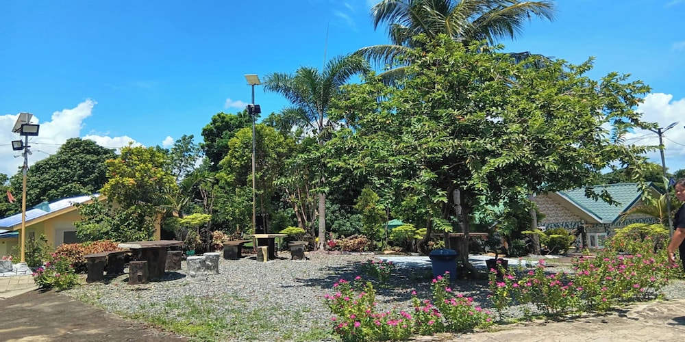 Michael's Homestay - Farm Villa near Patar Beach & Bolinao Falls