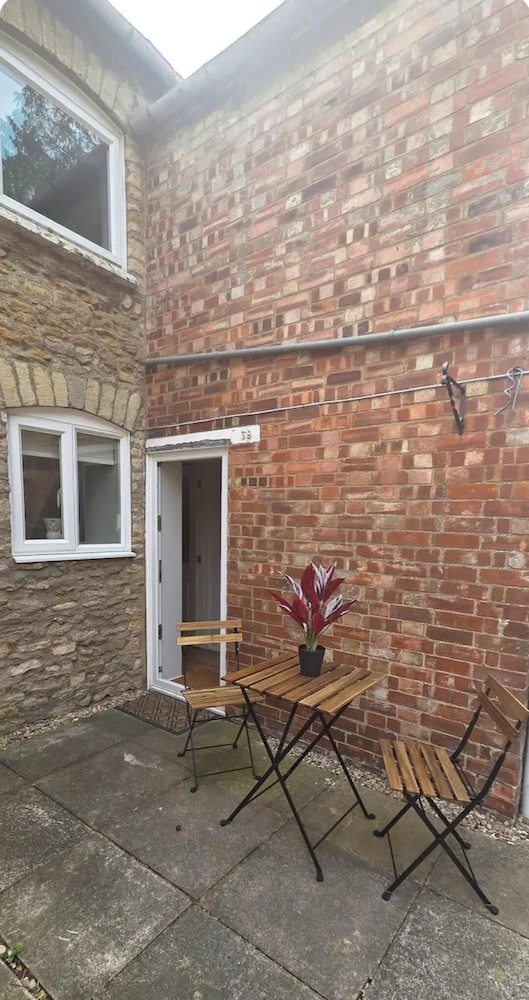 2 Bed Well Equipped For Contractors Pet Friendly