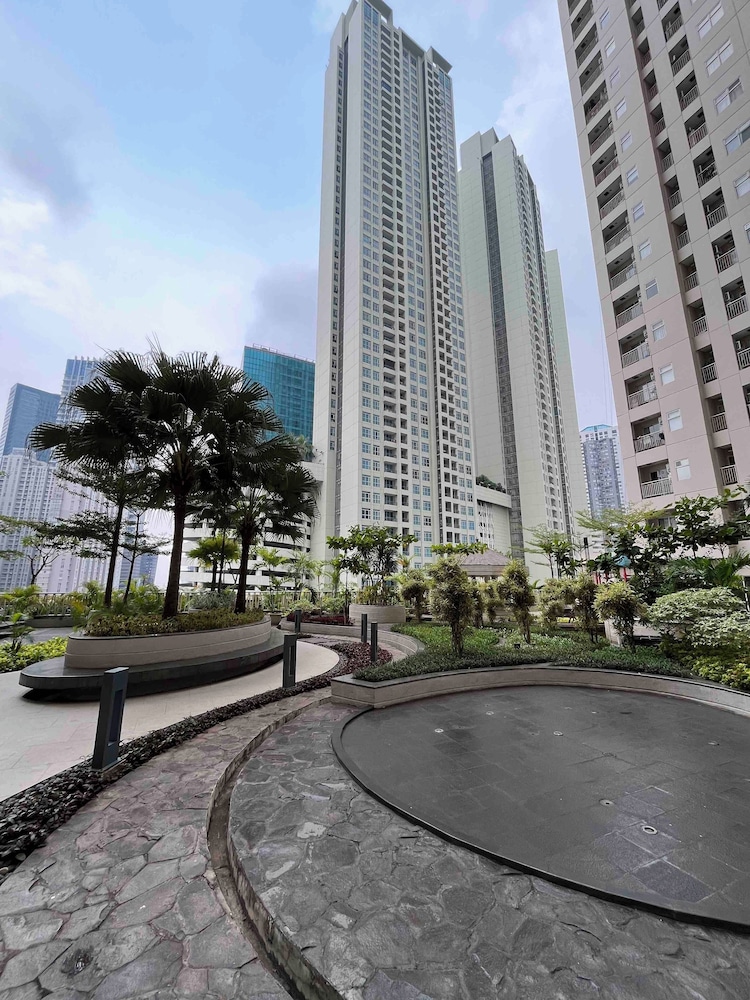 Salute de Madison Park Apartments