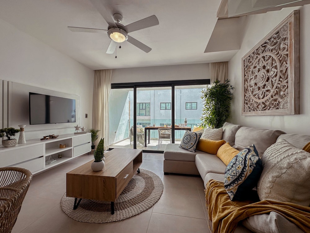 Fantastic Beach Penthouse With Rooftop BBQ
