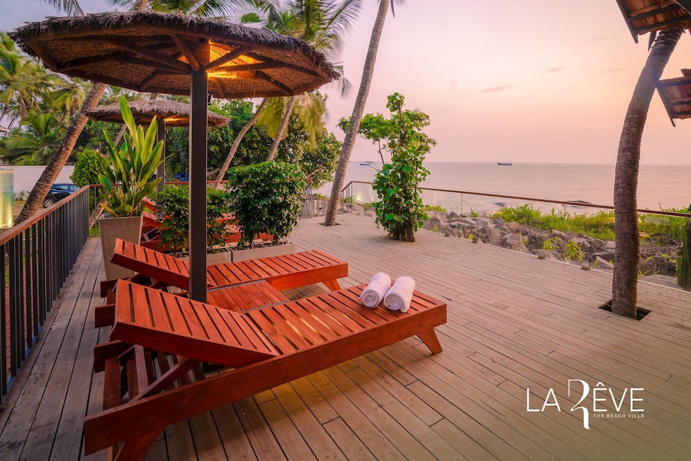 La Rêve The Beach Villa view 4