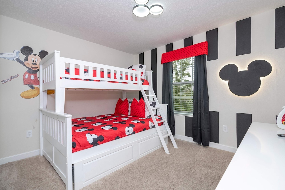 Home 6bed Themed Rooms Game Room Storey Lake