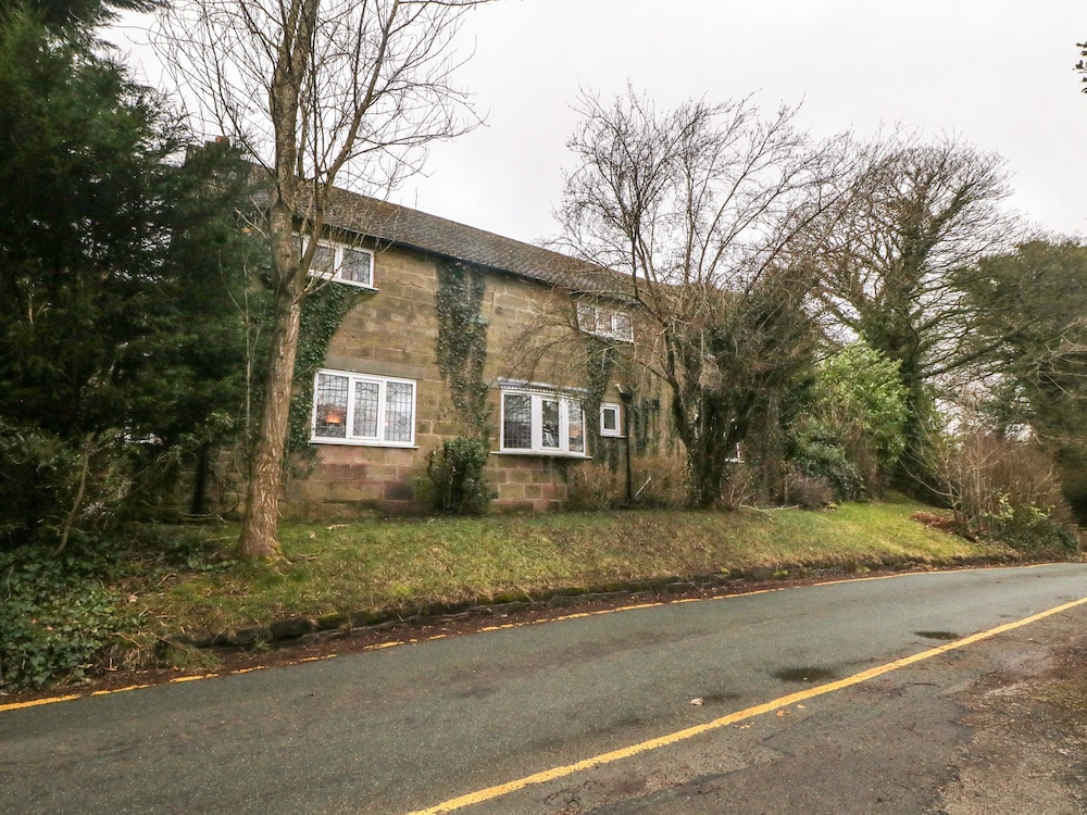 Stoke-on-trent Vacations - The Old Barn - Property Image 5