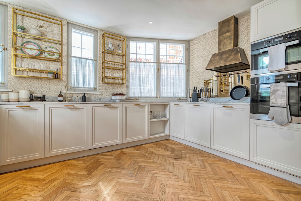 Luxury flats near Big Ben and London Eye