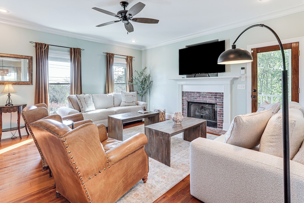 Summerville Historic Bungalow w/ Hot Tub