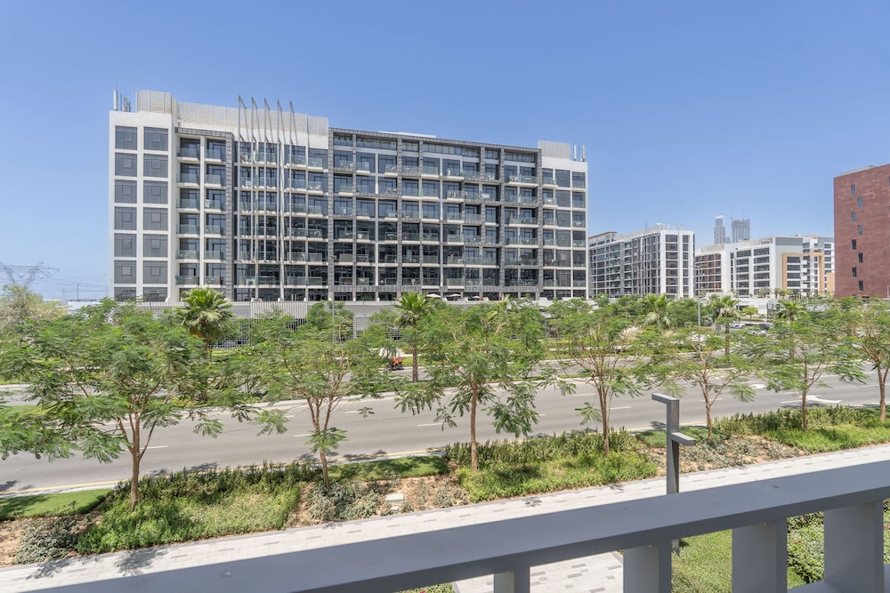 Stylish Studio Retreat in Riviera 33 Near Downtown