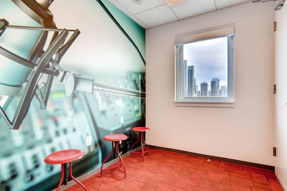 1 Location 2BR Across From Space Needle -vr1