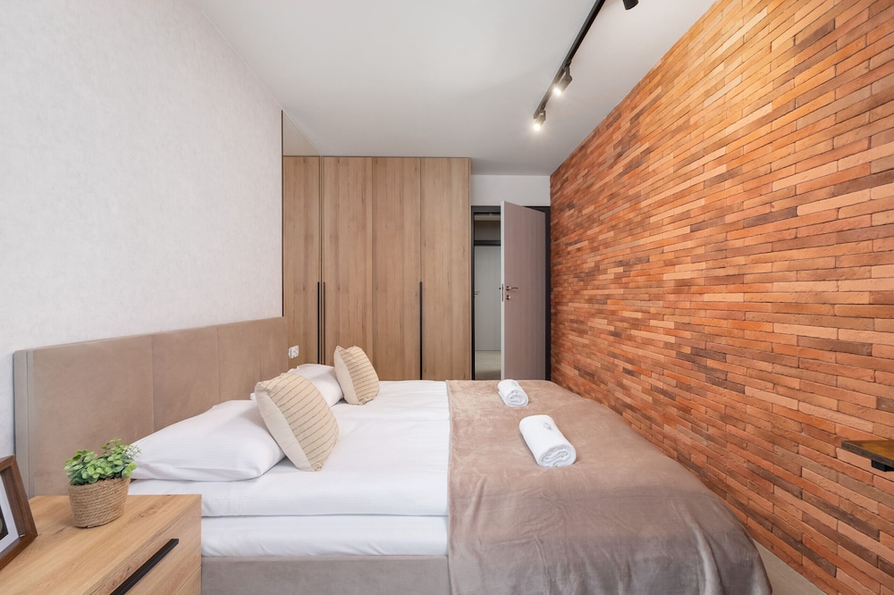 Exquisite Zablocie by Renters Prestige view 3