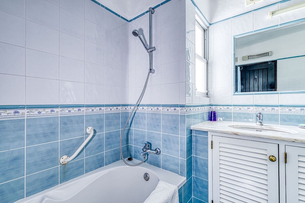 14B Quinta do Paraiso Amazing House Located in t