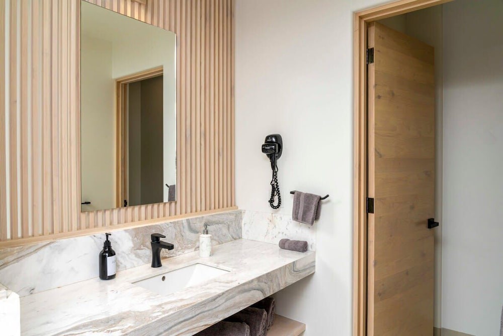 New 1BR Condo Near Marina and Downtown - Pool