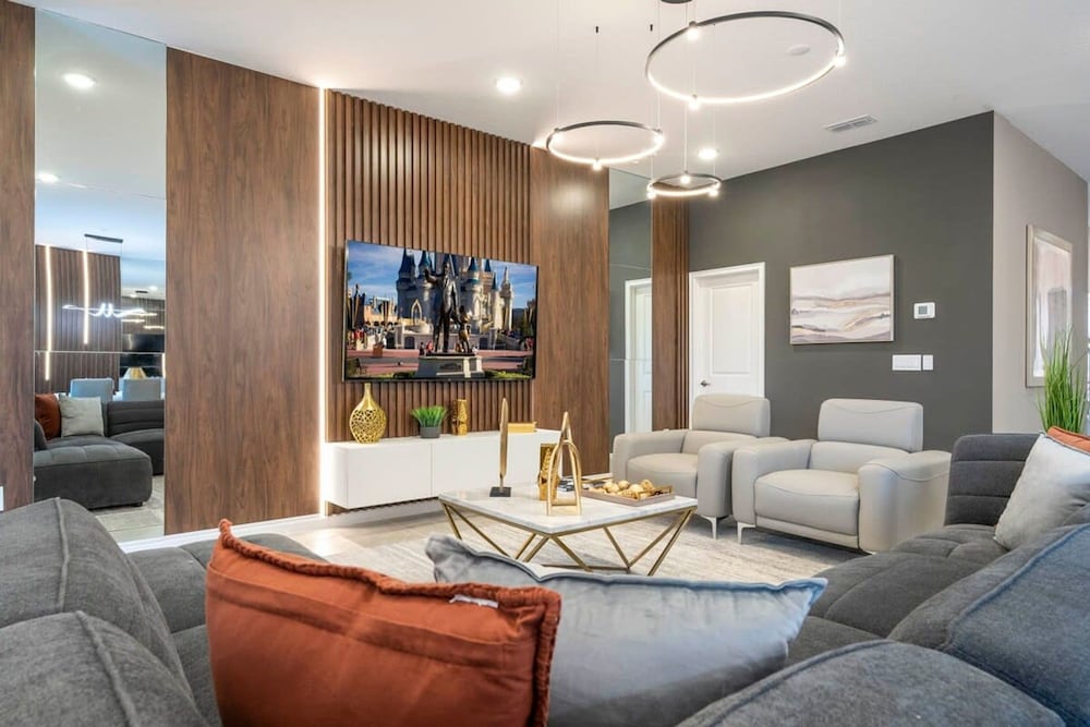 6163 Fantastic Home With 12bd