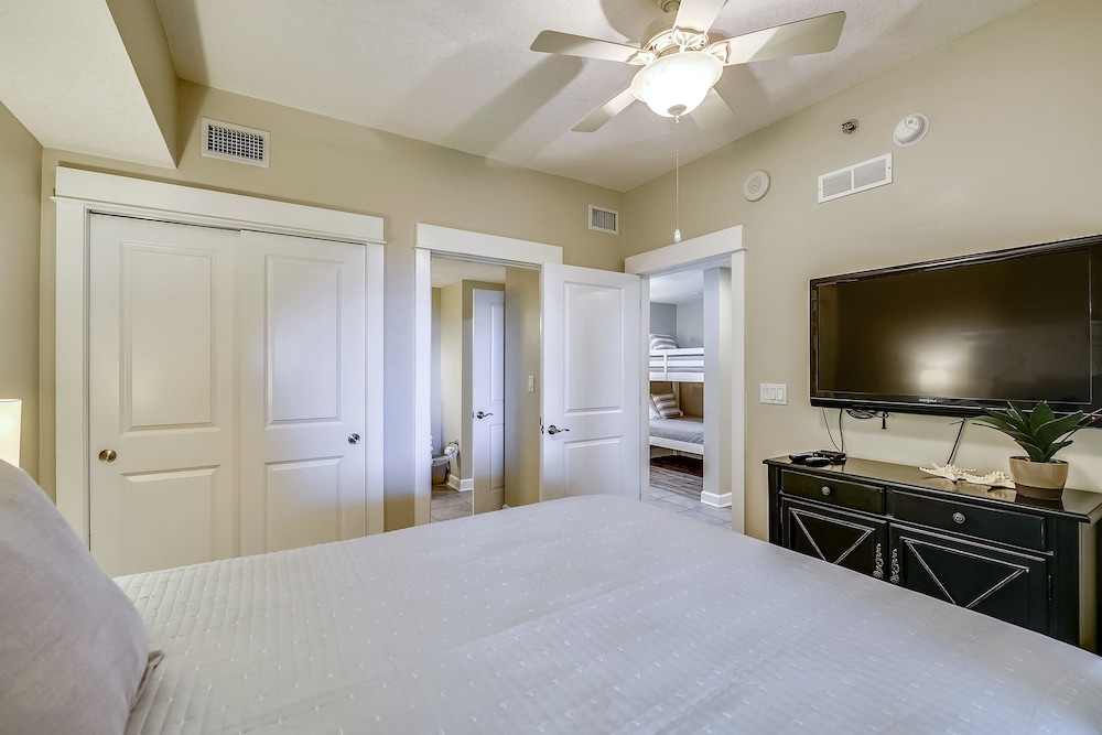 Grand Panama Beach Resort by Book That Condo