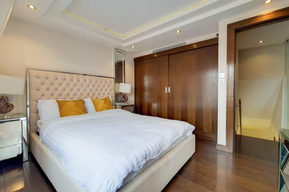 Beautiful Four Bedroom Apartment Behind Selfridges
