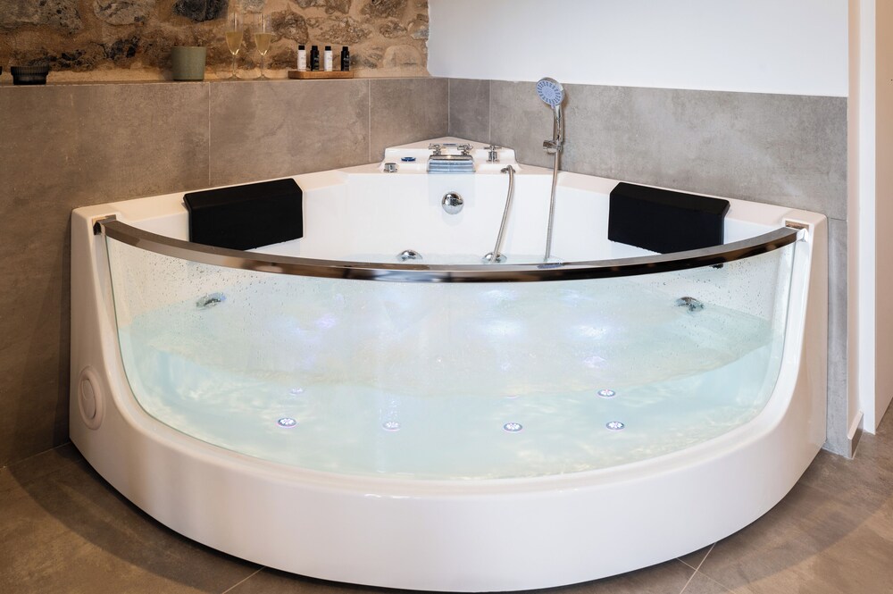 Cardamilia Suites