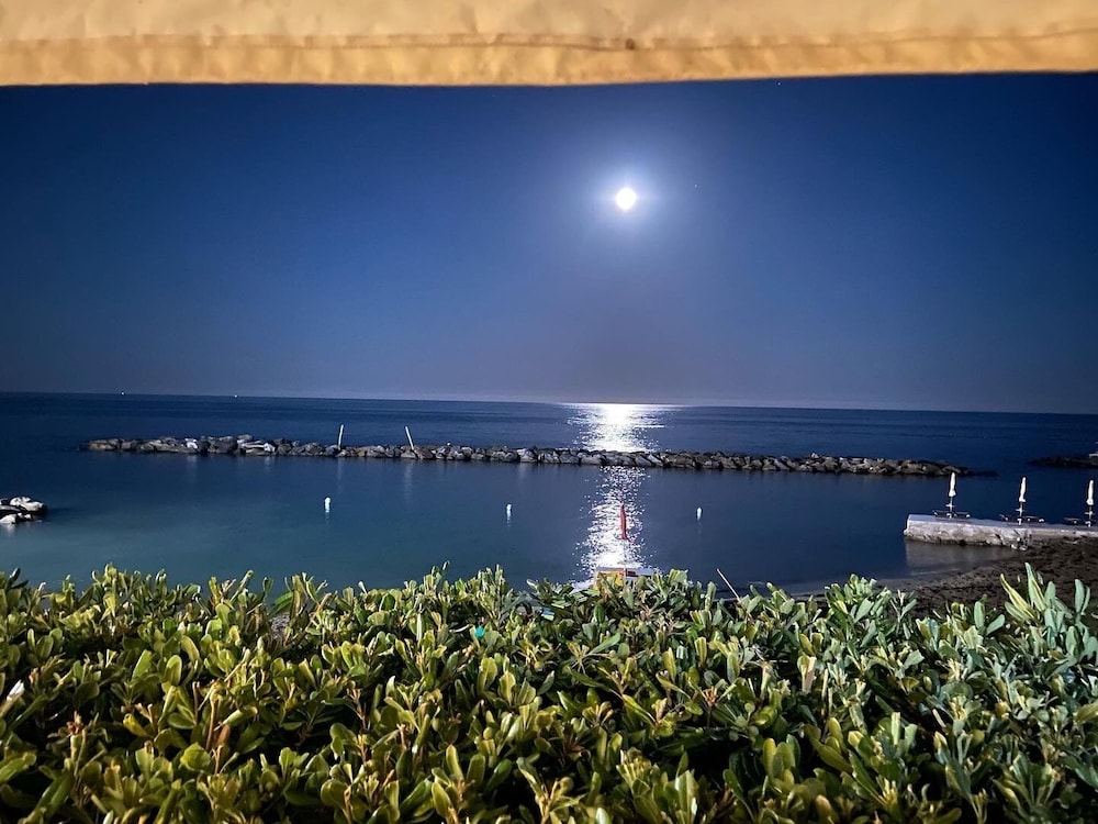 VILLA RITA SEA FROT VIEW