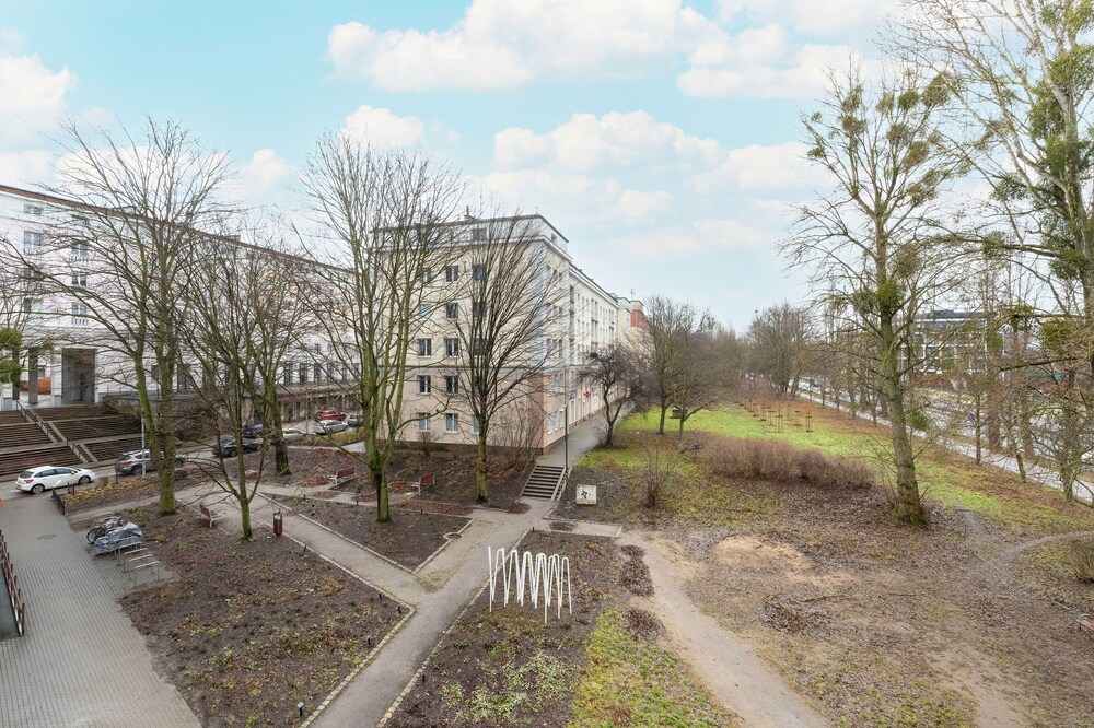 Charming Apartment in Gdynia by Renters view 5
