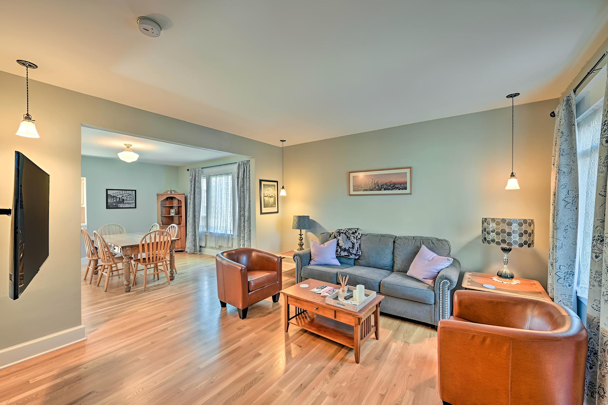 Sunny & Central Everett Home < 1 Mile to Dtwn! view 3