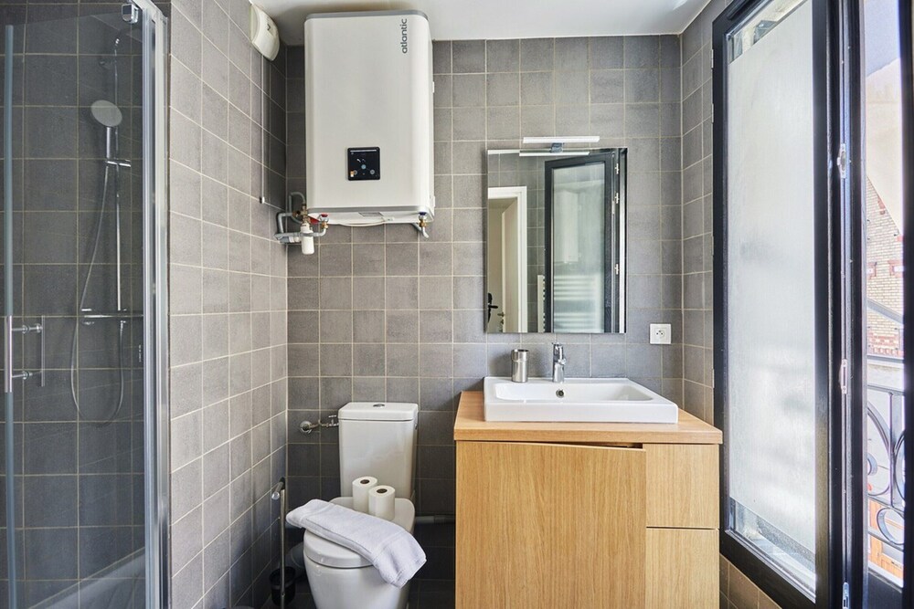 Modern Apartment Boulogne Facing