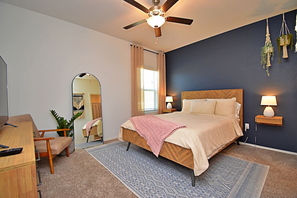 Long-term Stays Family-friendly Communal Pool! - Image 5