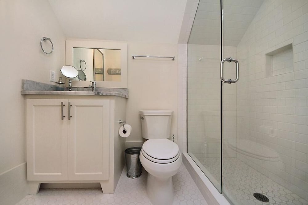 DRIFTWOOD 5 Bedroom Holiday Home by Five Star Properties