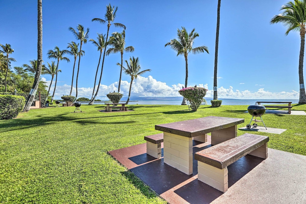 Kaunakakai Vacation Rental w/ Pool Access & A/c!