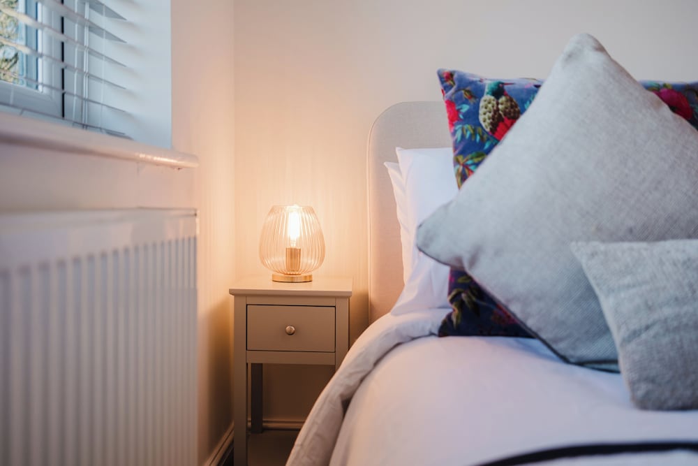 Corner House - Bright 2BD in Cheltenham