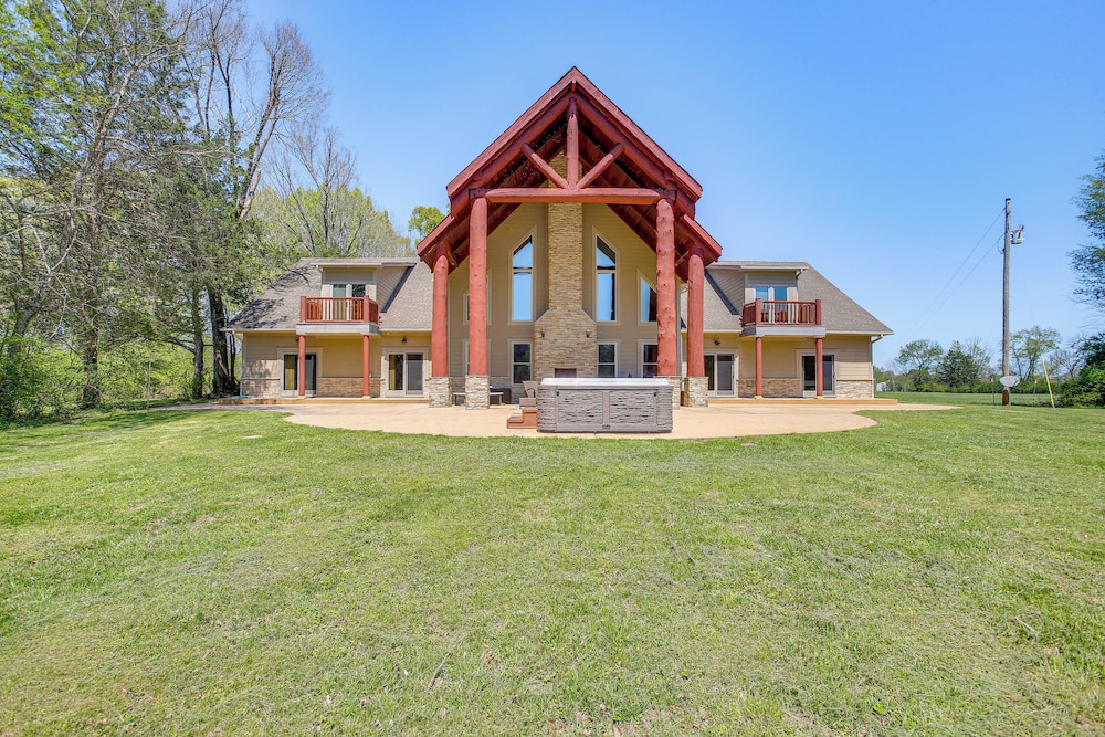 Spacious Group Getaway Near Cumberland River!