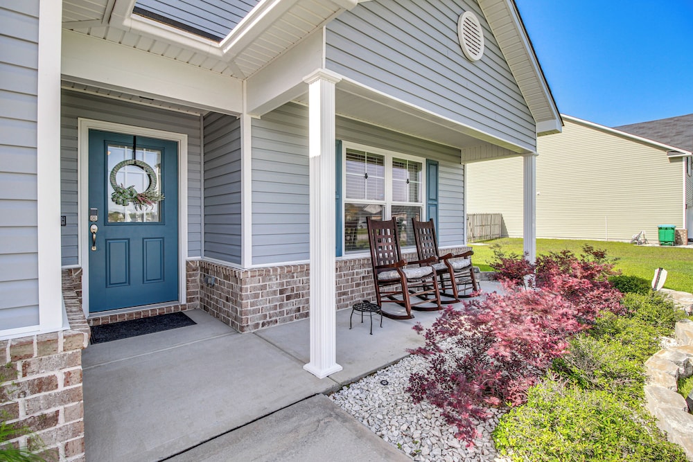 1 Mi to Shopping District: Chic Springfield Home