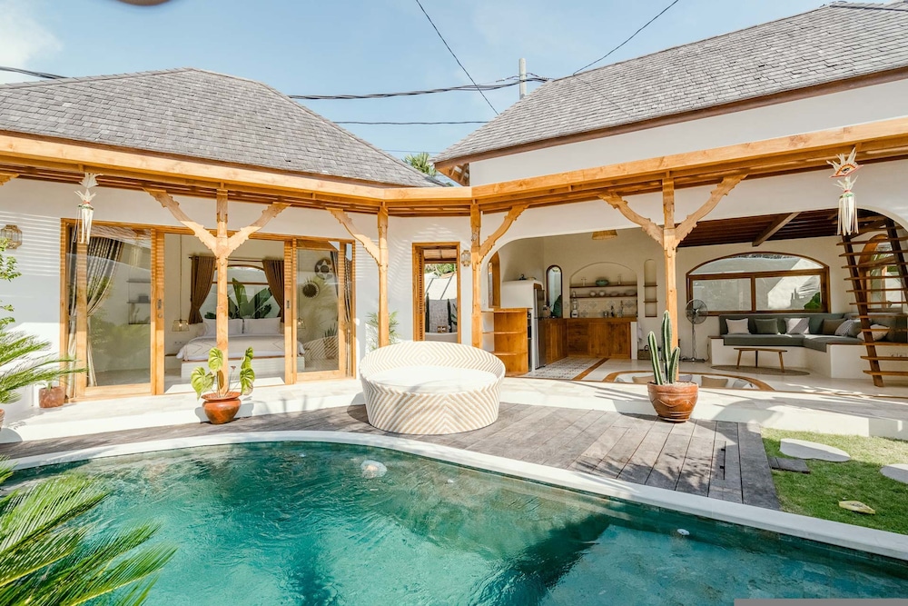 Villa Canggutopia 4 by Alfred in Bali - Relaxing 1BR Private Pool Villa 5min to Echo Beach