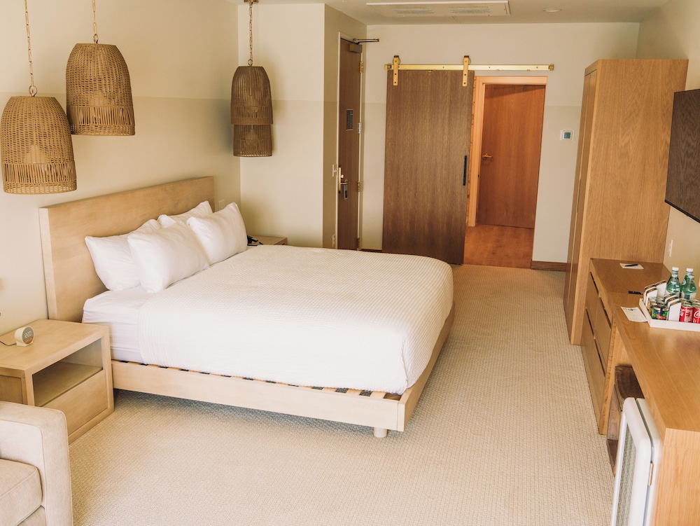 The Shoreline Hotel