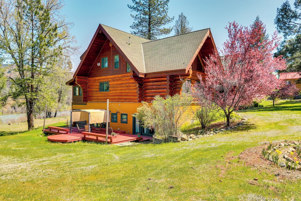 Deck, Grill & River Access: California Escape! view 4