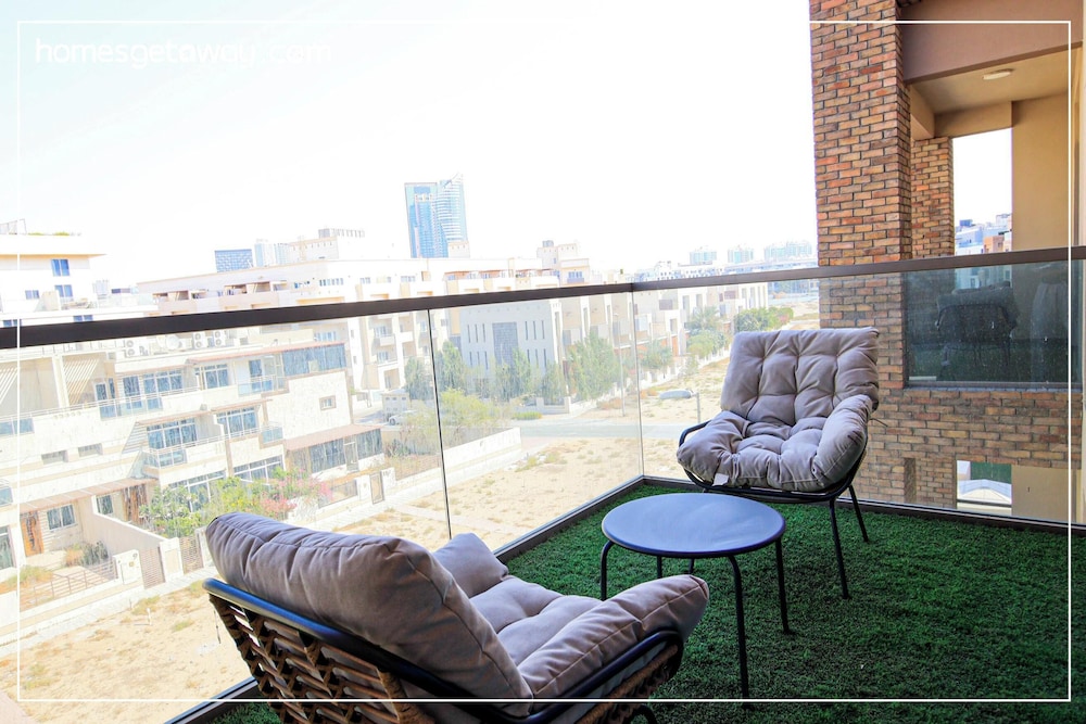 Spacious 2BR Apt Maids Elegance