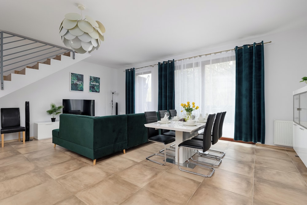 Apartment With Pool by Renters Prestige