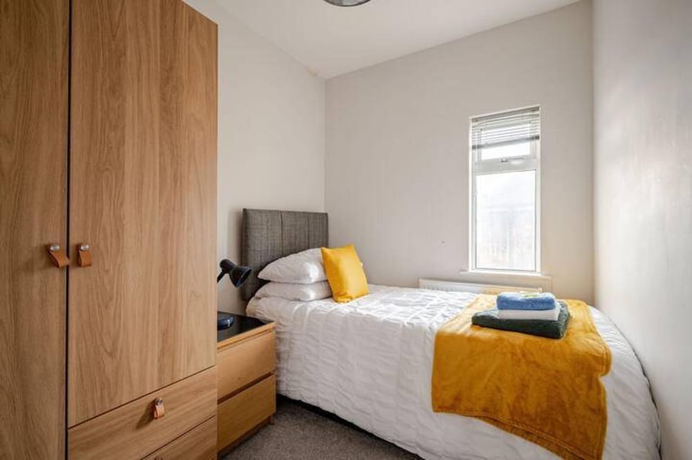 Ekaya Cozy Belfast With 2 Bedrooms view 4