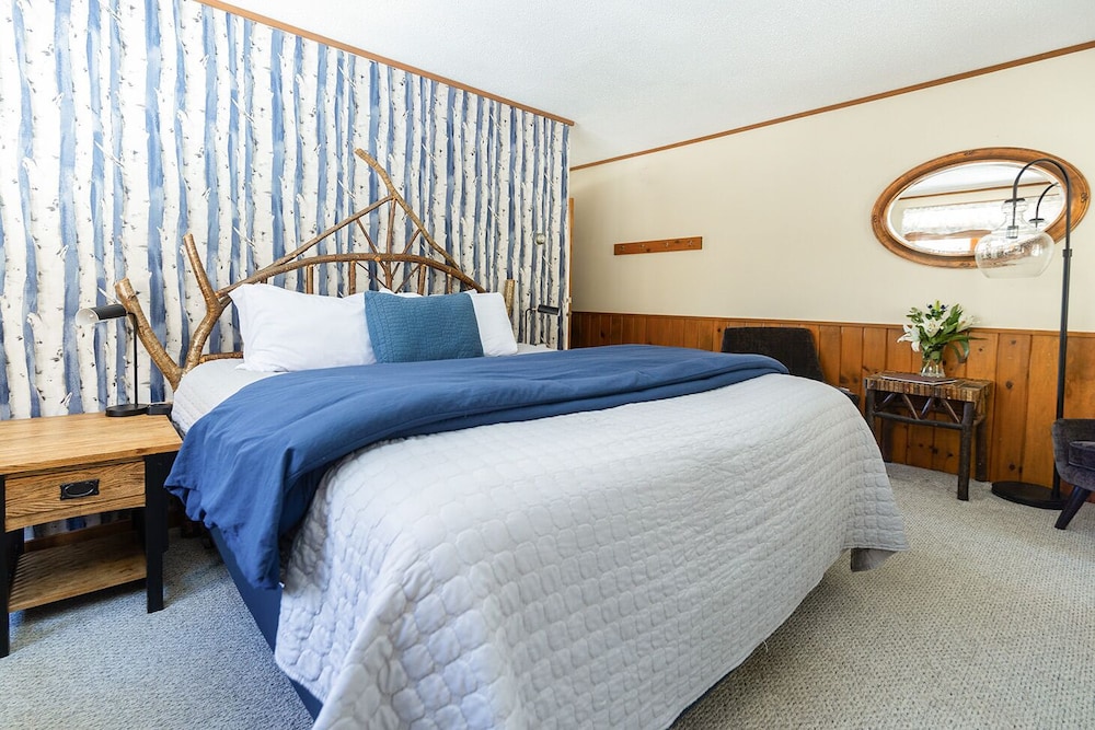 Timberholm Inn