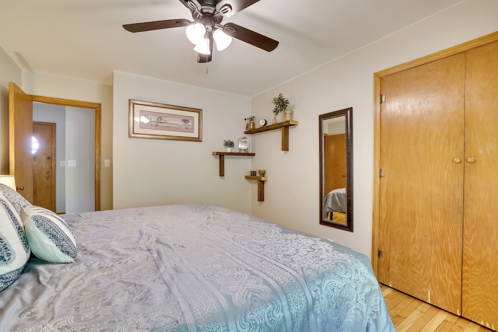 3 Mi to Lake Onalaska: Quaint Home w/ Prairie View