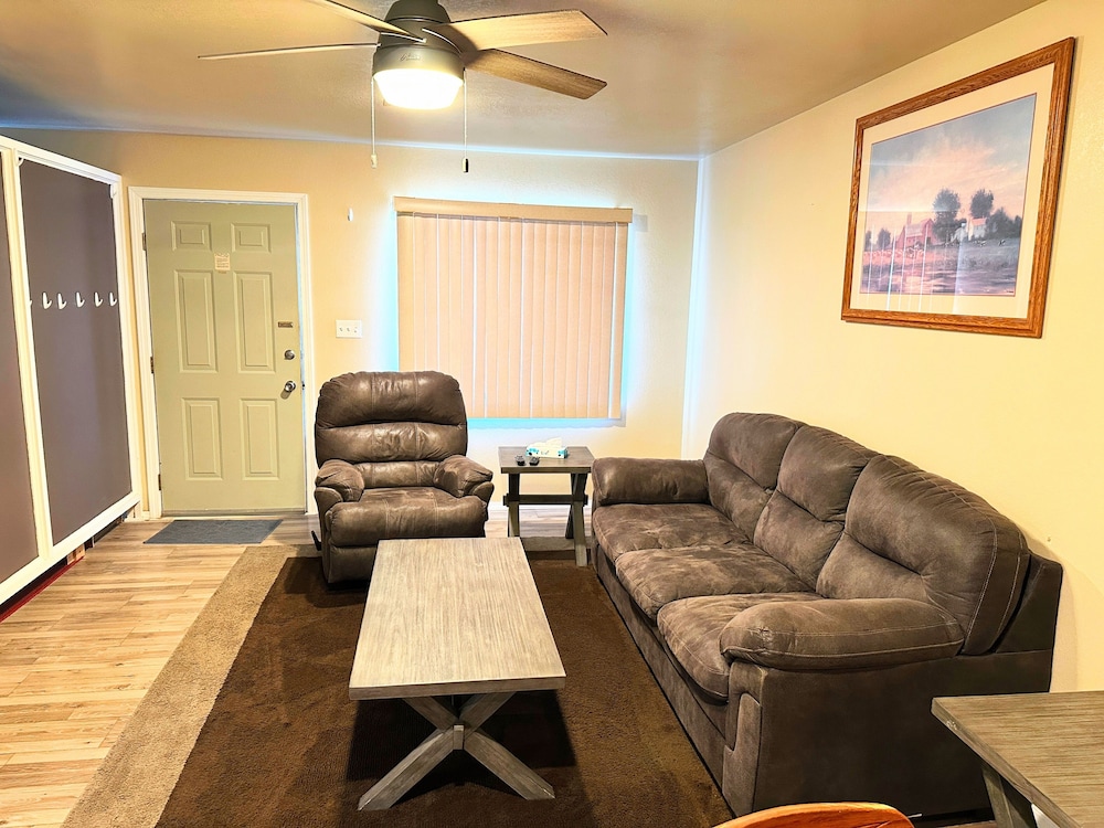 WESTERNER MOTEL