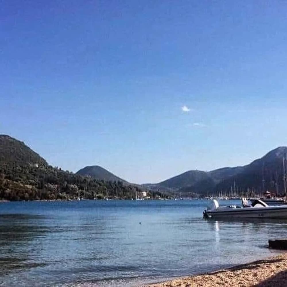 2-bed Home in Kolivata - Sleeps 4 - Wifi - Parking