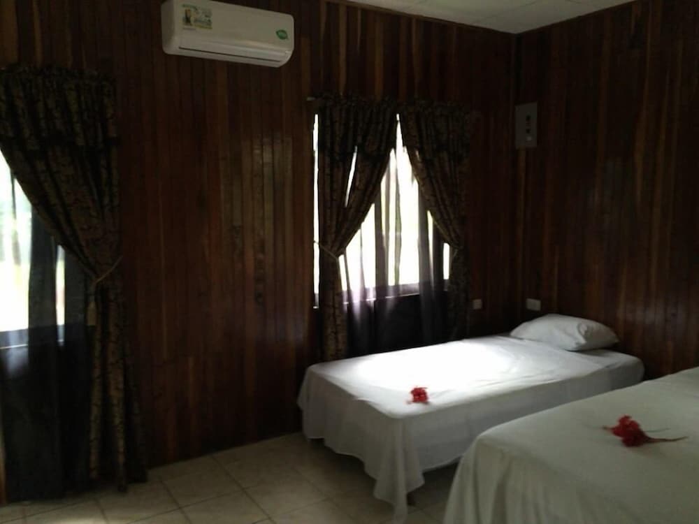Manuel Antonio Hostel Resort