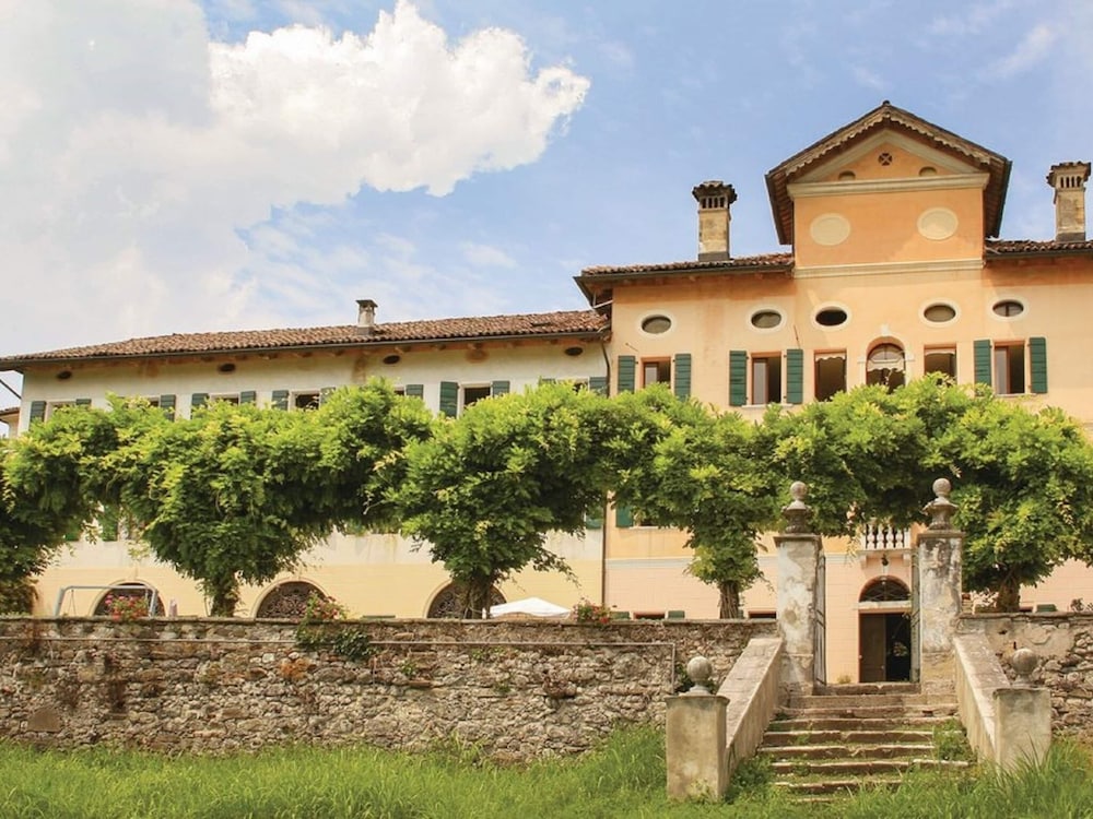 Apartment in Valbelluna With Pool & Dolomites View