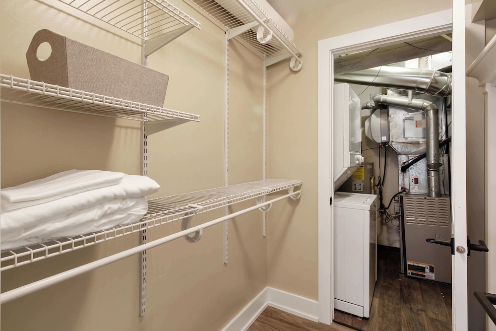 Abbey Springs - Private Community & Amenities!