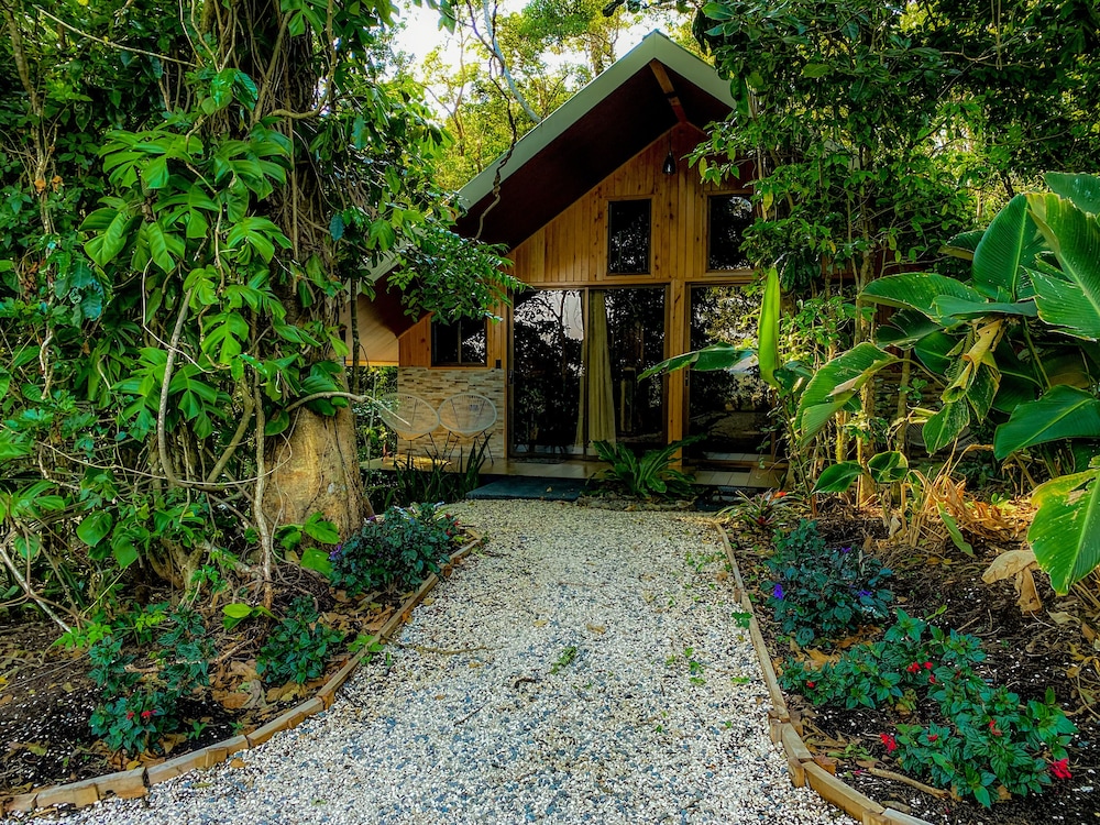 Tityra Lodge