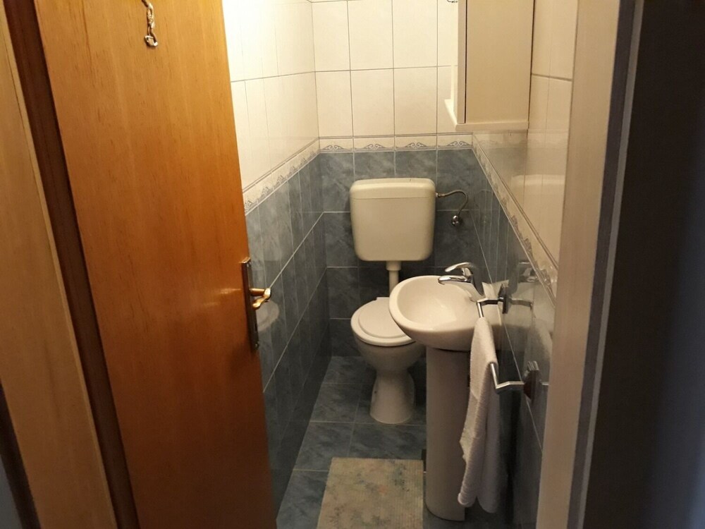 Photo 10