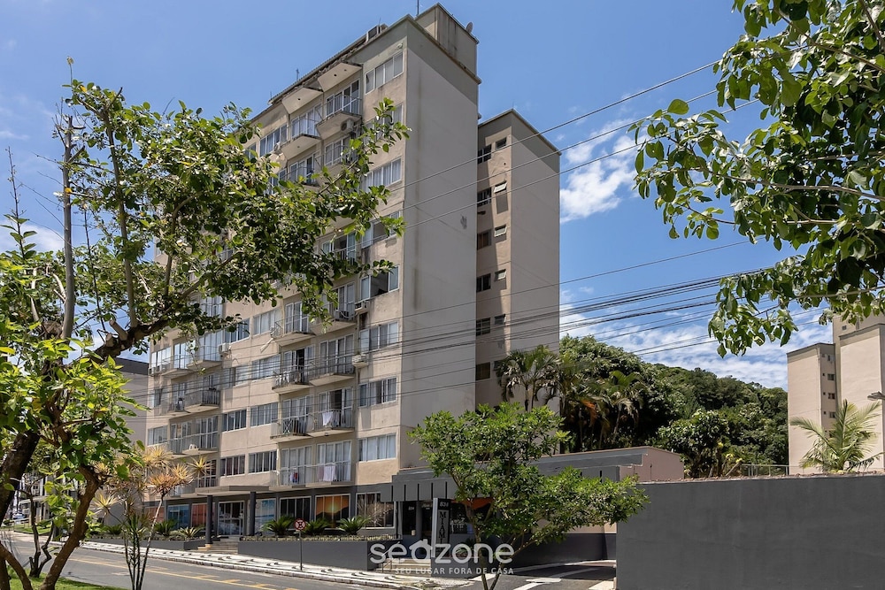 Modern Apartment Near the BC Ferris Wheel Mbh0601