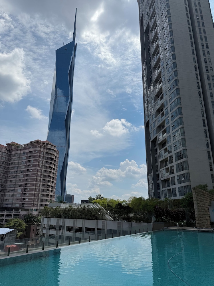 Swiss Garden Residences by Roomy