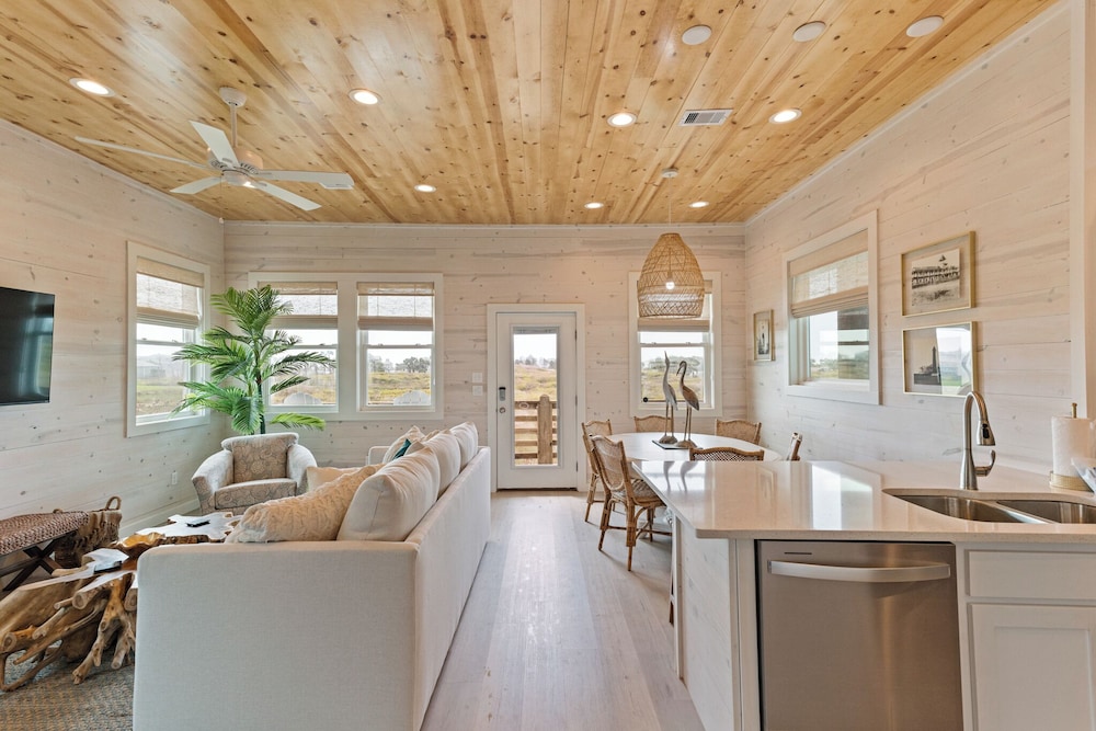 Palm Beach! Private Pool - Boardwalk - Game Room!