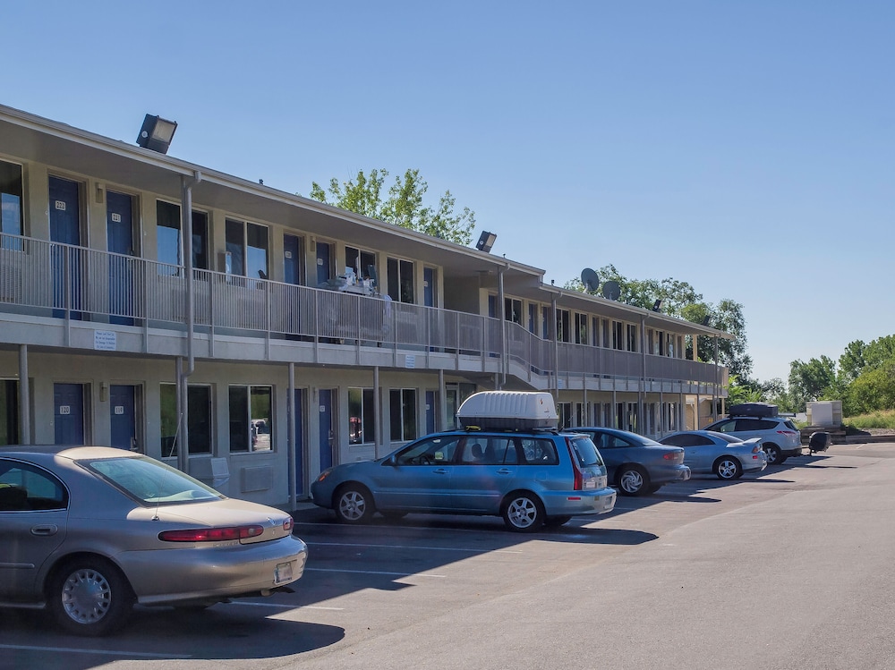 Motel 6 – Colorado Springs, CO – South/Metro Area
